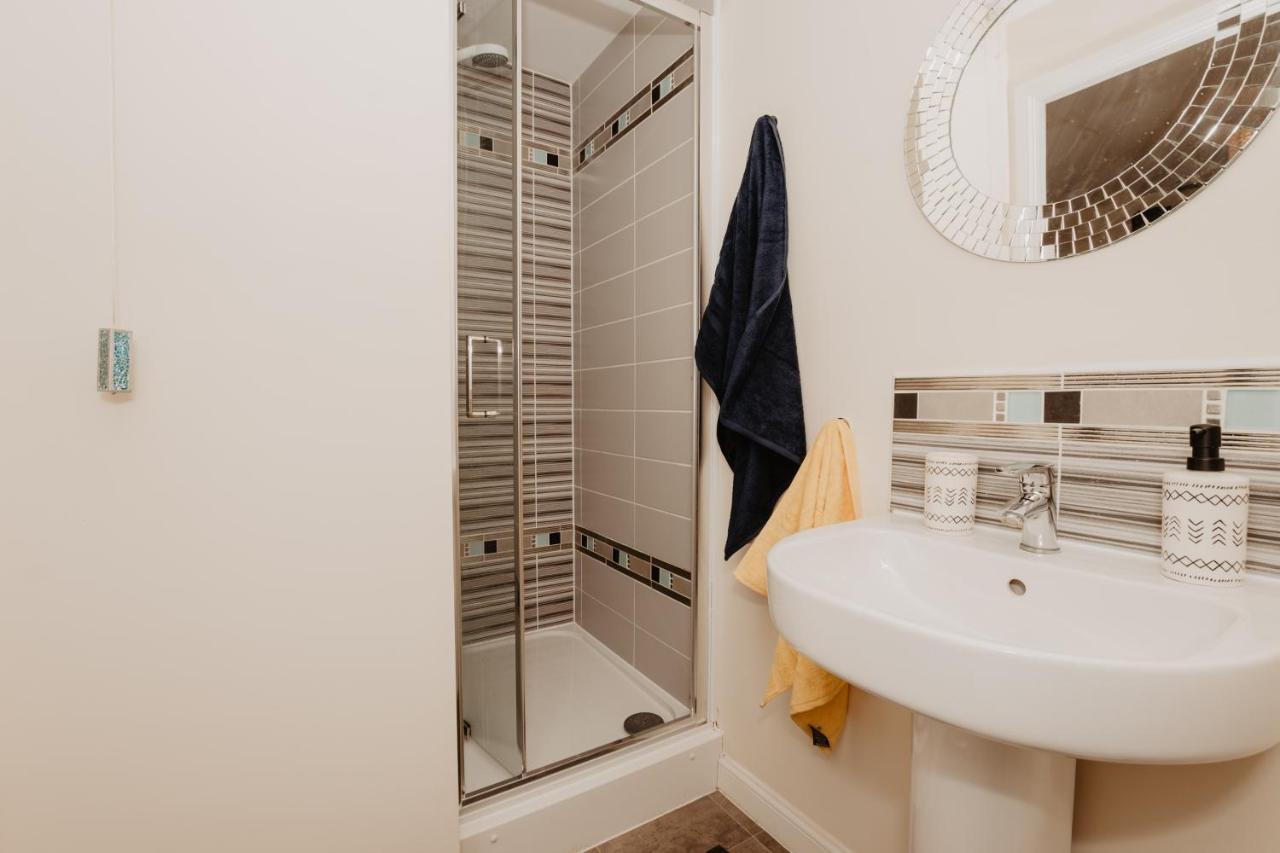 Coyle House, 3 Bed,Corby, Super Kings Or Twins, Driveway, Free Wi-Fi, Corporates Welcome Extérieur photo
