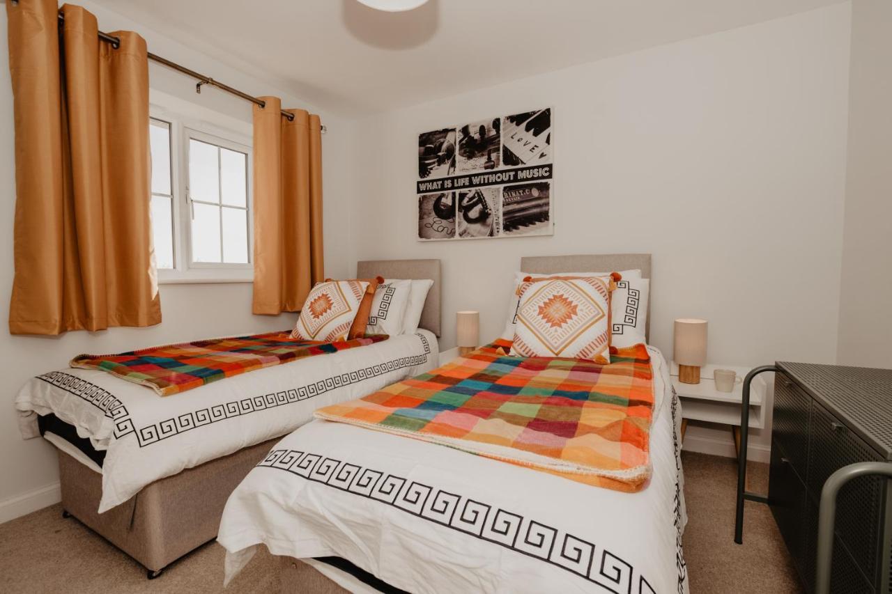Coyle House, 3 Bed,Corby, Super Kings Or Twins, Driveway, Free Wi-Fi, Corporates Welcome Extérieur photo