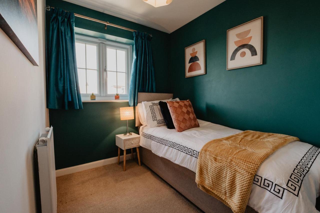 Coyle House, 3 Bed,Corby, Super Kings Or Twins, Driveway, Free Wi-Fi, Corporates Welcome Extérieur photo